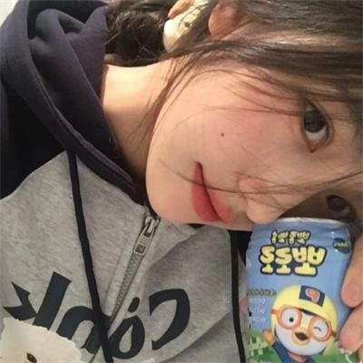 穿黄靴子的女孩